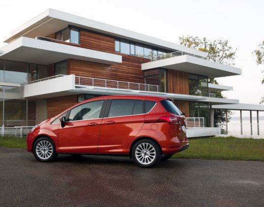 Modernais Ford B-MAX demonstrē praktiskus risinājumus braukšanai pilsētā