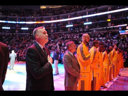 „Lakers” izcīna uzvaru D’Antoni debijā