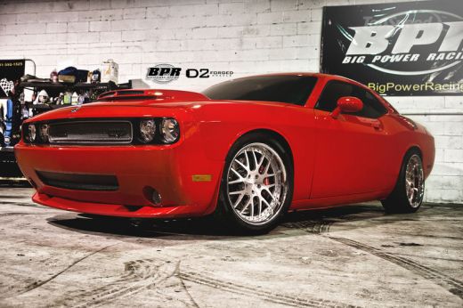 Ievērtē jauno muskuļauto „Dodge Challenger SRT8”!