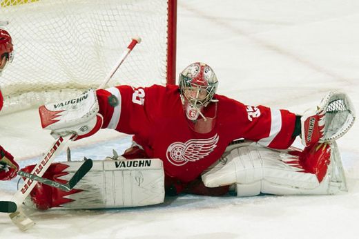 Hovards turpinās karjeru Red Wings