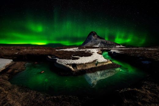 FOTO: Elpu aizraujošas ziemeļblāzmas Kanādā un Islandē