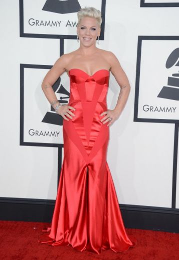 FOTO: Zvaigznes uzmirdz Grammy balvu pasniegšanas ceremonijā