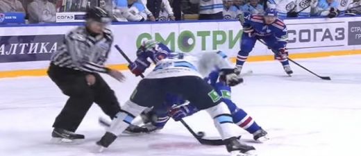 VIDEO: Hokeja spēles rezultāts 0:58. Ko treneris izdarīs ar vārtsargu?