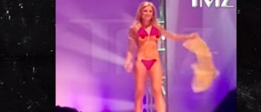 VIDEO: Pikants skats uz skatuves! Daiļavas bikini neiztur slodzi