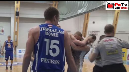 VIDEO: Tā laukumā plūcas Latvijas basketbolisti