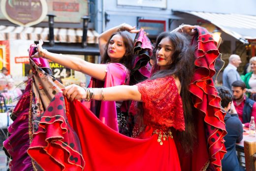 Tekilas kvartālā aizvadīts romu kultūras festivāla ieskaņu koncerts